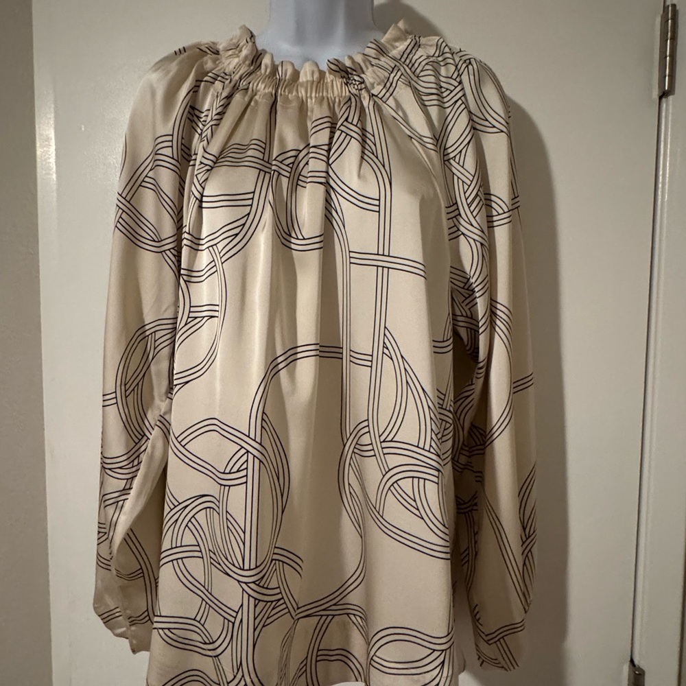 NWOT Chic Cream Patterned Women's Blouse